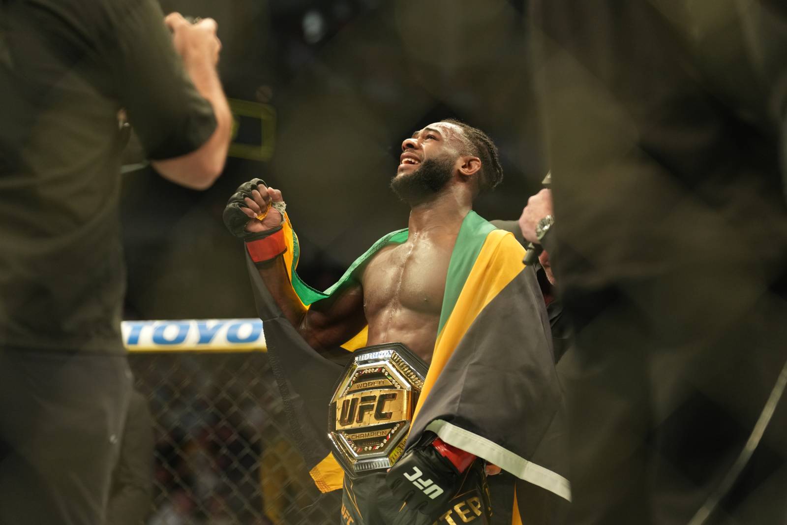 Стерлинг призвал Евлоева подписать контракт на бой