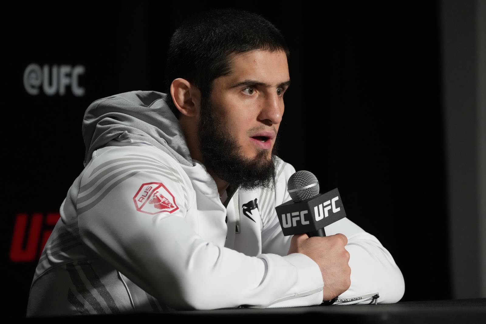 Сидельников оценил шансы Махачева в полусреднем весе UFC