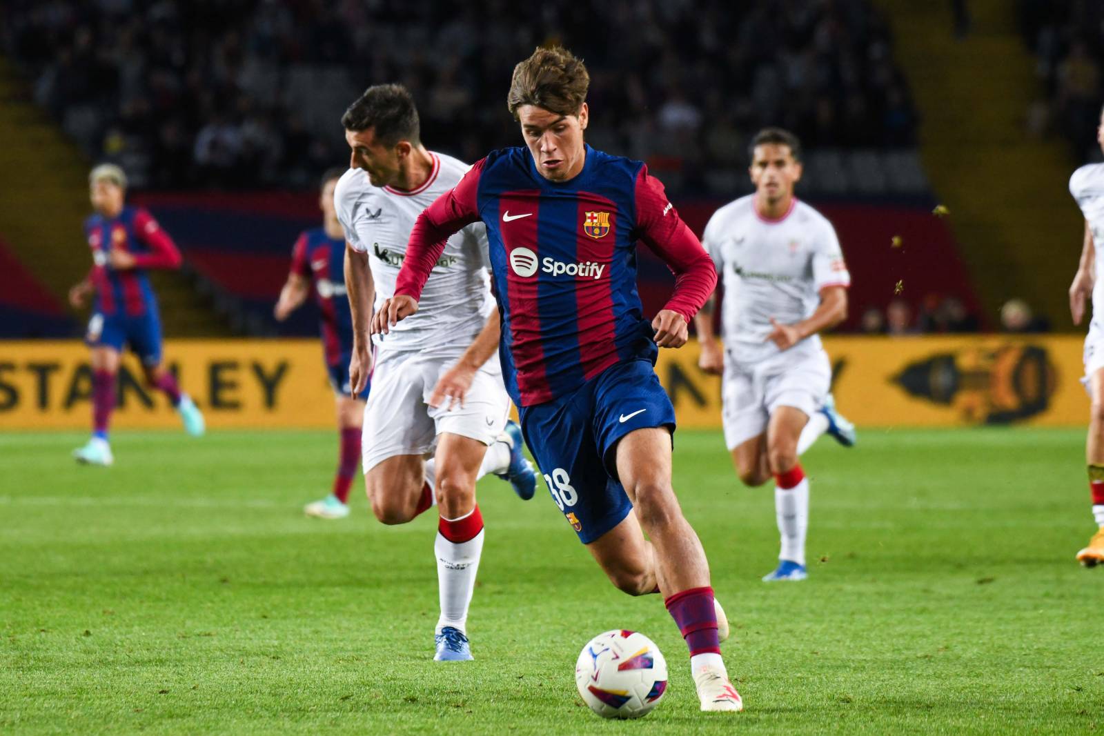 «Челси» и «Бавария» поборются за молодого форварда «Барселоны»