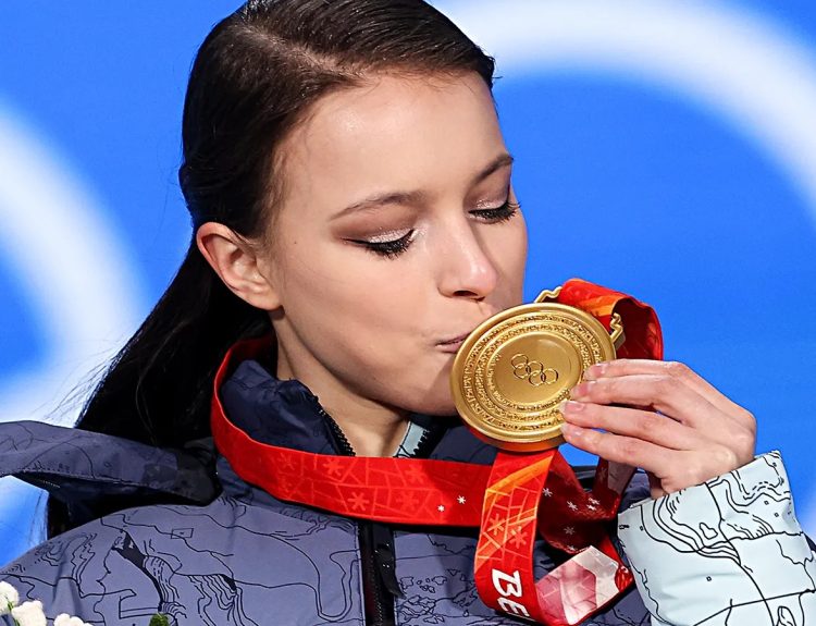 Трусова, Щербакова и Ретроспектива: борьба за лучший четверной лутц в истории женского фигурного катания